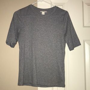 Gray and ribbed top